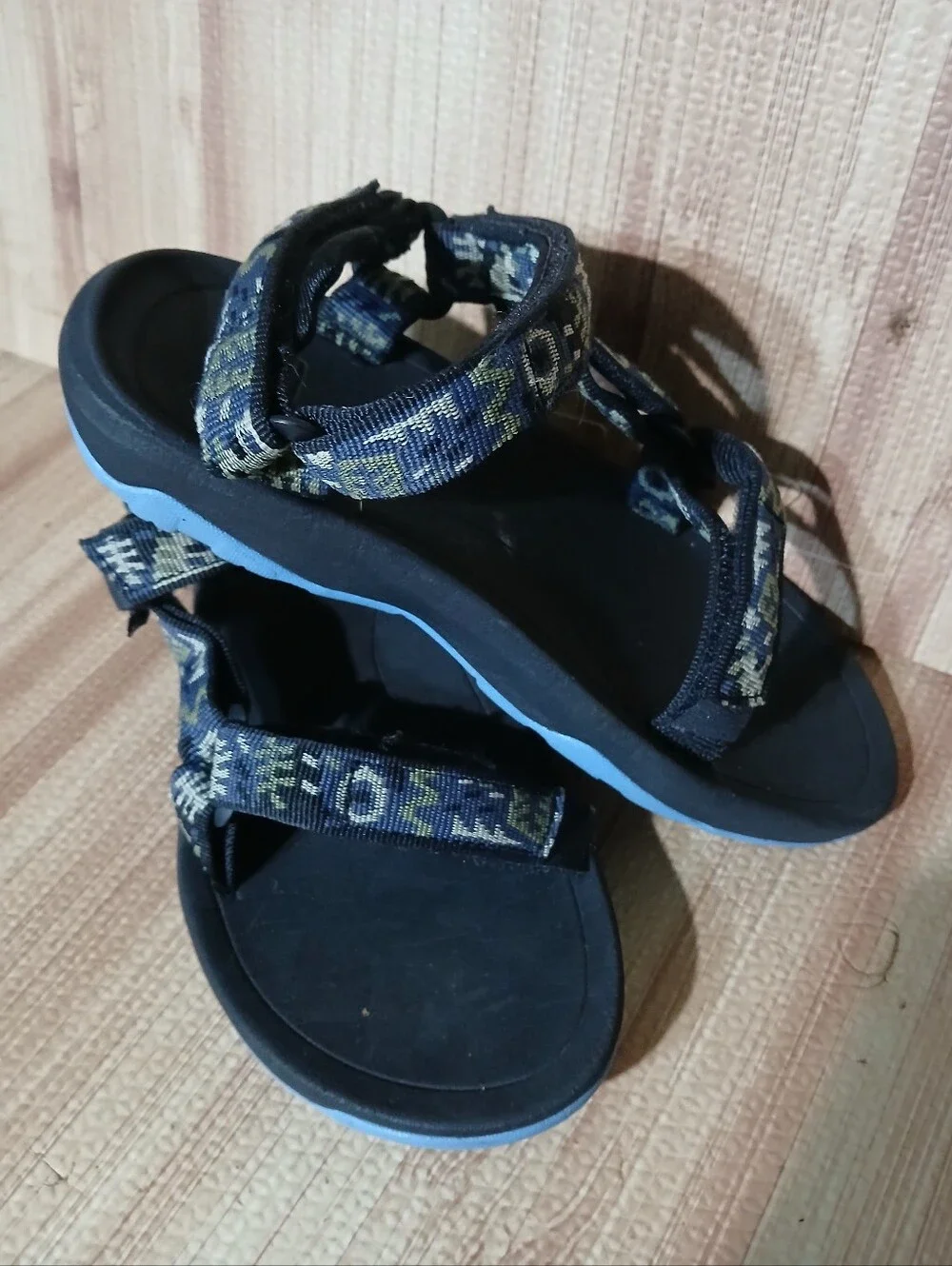 Teva Hurricane XLT2 Kids Sandals Geometric Multi Color 1019390C Size 2  US Euc
